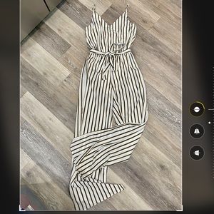 One Clothing LA romper, wide leg with slits, elastic waist with tie, size S